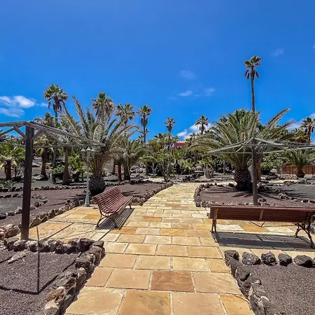 Guestready - Renovated Retreat With Communal Pool
